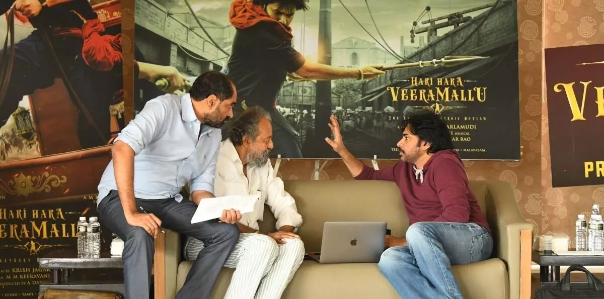 Pawan Kalyan Praises: డైరెక్టర్ క్రిష్ పై పవన్ ప్రశంసలు Pawan Kalyan Praises: డైరెక్టర్ క్రిష్ పై పవన్ ప్రశంసలు