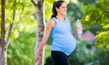 Pregnant Women: గర్భిణీ స్త్రీలు రోజుకు ఎన్ని గ్లాసుల నీళ్లు తాగాలి? Pregnant Women: గర్భిణీ స్త్రీలు రోజుకు ఎన్ని గ్లాసుల నీళ్లు తాగాలి?