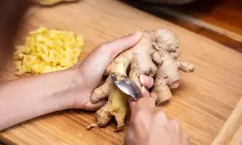 Easily Peel Ginger Skin: అల్లం పొట్టు ఈజీగా తీసేందుకు చిట్కాలు... Easily Peel Ginger Skin: అల్లం పొట్టు ఈజీగా తీసేందుకు చిట్కాలు...