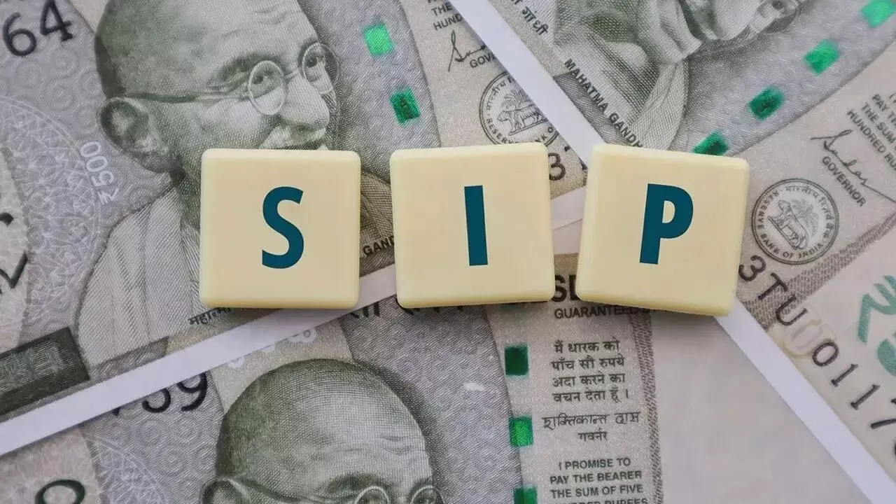 SIP : రిటైర్ అయ్యే సరికి మీ చేతిలో రూ.10కోట్లు ఉండాలా.. ఇలా చేయండి SIP : రిటైర్ అయ్యే సరికి మీ చేతిలో రూ.10కోట్లు ఉండాలా.. ఇలా చేయండి