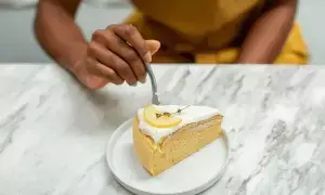 Eat Sweets on an Empty Stomach: ఖాళీ కడుపుతో స్వీట్లు తినడం మంచిదేనా..? Eat Sweets on an Empty Stomach: ఖాళీ కడుపుతో స్వీట్లు తినడం మంచిదేనా..?
