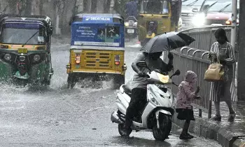 Heavy Rains : మరో మూడు రోజుల పాటు తెలుగు రాష్ట్రాల్లో భారీ వర్షాలు Heavy Rains : మరో మూడు రోజుల పాటు తెలుగు రాష్ట్రాల్లో భారీ వర్షాలు