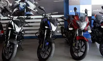 Hero Splendor : అపాచీ, పల్సర్లను వెనక్కి నెట్టి సేల్స్లో నంబర్ 1గా నిలిచిన చవకైన బైక్ Hero Splendor : అపాచీ, పల్సర్లను వెనక్కి నెట్టి సేల్స్లో నంబర్ 1గా నిలిచిన చవకైన బైక్
