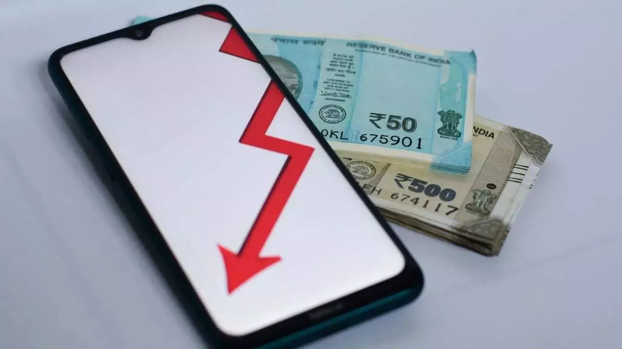PAN Card : మీ పాన్ నంబర్తో ఎవరైనా లోన్ తీసుకున్నారా? ఇలా తెలుసుకోండి! PAN Card : మీ పాన్ నంబర్తో ఎవరైనా లోన్ తీసుకున్నారా? ఇలా తెలుసుకోండి!