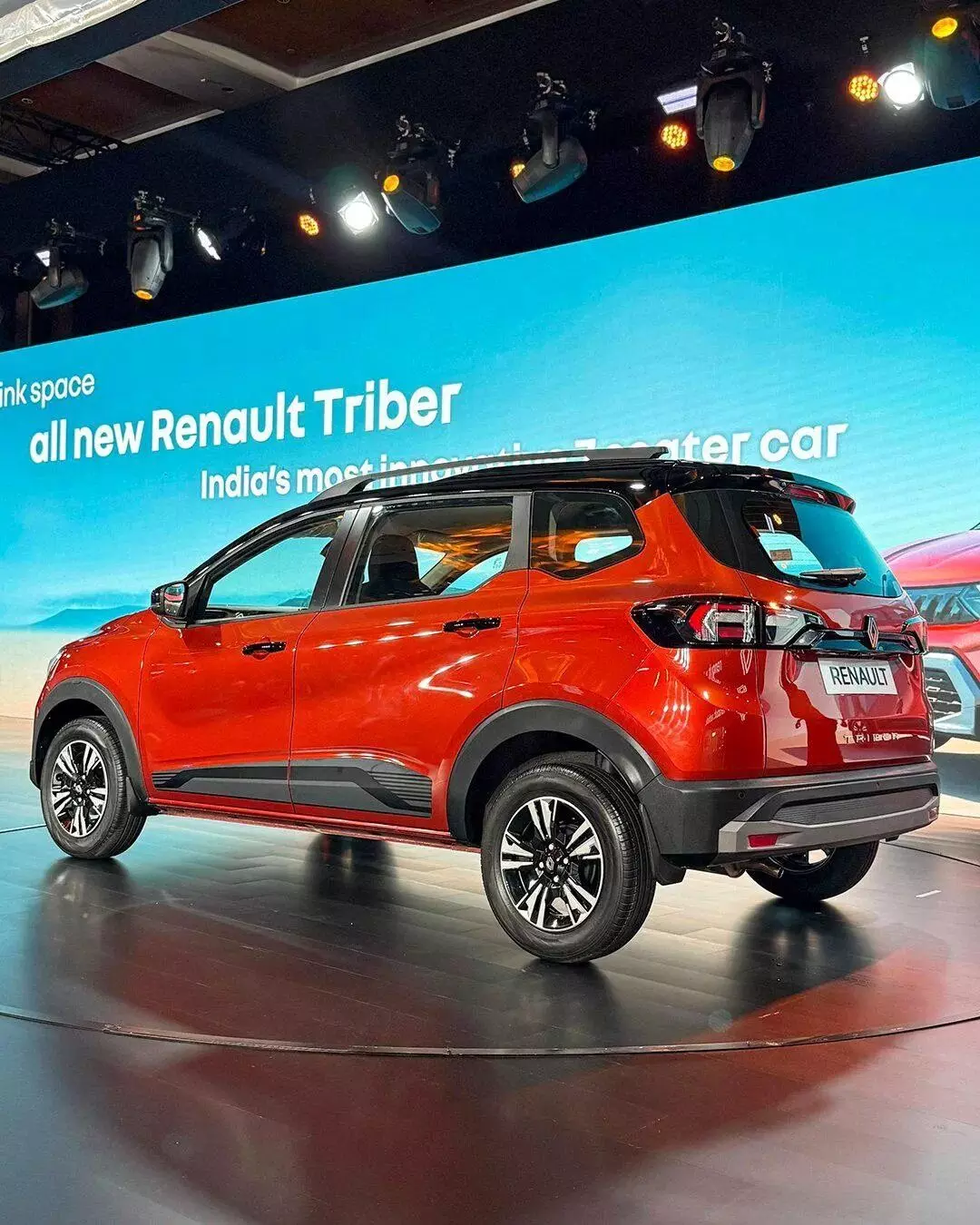 Renault Triber : కేవలం రూ.6.30 లక్షలకే 7 సీటర్ కారు.. రెనాల్ట్ ట్రైబర్ ఫేస్లిఫ్ట్ వచ్చేసింది Renault Triber : కేవలం రూ.6.30 లక్షలకే 7 సీటర్ కారు.. రెనాల్ట్ ట్రైబర్ ఫేస్లిఫ్ట్ వచ్చేసింది