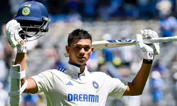 Yashasvi Jaiswal: 51 ఏళ్ల రికార్డ్ బద్దలు కొట్టిన జైశ్వాల్ Yashasvi Jaiswal: 51 ఏళ్ల రికార్డ్ బద్దలు కొట్టిన జైశ్వాల్