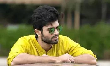 Vijay Deverakonda: విజయ్ దేవరకొండకు మరోసారి ఈడీ నోటీసులు Vijay Deverakonda: విజయ్ దేవరకొండకు మరోసారి ఈడీ నోటీసులు