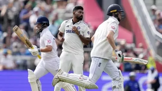 IND vs ENG: రెండో రోజు ఇంగ్లాండ్ జోరు..స్కోర్ ఎంతంటే.? IND vs ENG: రెండో రోజు ఇంగ్లాండ్ జోరు..స్కోర్ ఎంతంటే.?