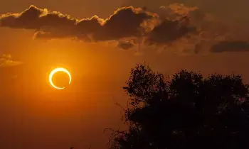 Second Solar Eclipse of This Year: ఈ ఏడాదది రెండో సూర్యగ్రహణం ఎప్పుడు వస్తుంది? మన దేశంలో కనిపిస్తుందా? Second Solar Eclipse of This Year: ఈ ఏడాదది రెండో సూర్యగ్రహణం ఎప్పుడు వస్తుంది? మన దేశంలో కనిపిస్తుందా?