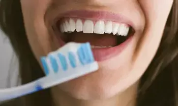 Brushing: బ్రెష్ చేసుకుంటే పళ్లు సేఫ్గా ఉన్నట్లేనా? ఇవి కూడా చెక్ చేసుకోవాలి Brushing: బ్రెష్ చేసుకుంటే పళ్లు సేఫ్గా ఉన్నట్లేనా? ఇవి కూడా చెక్ చేసుకోవాలి