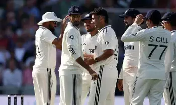 England Pile Up a Huge Score: చేతులెత్తేసిన బౌలర్లు..ఇంగ్లాండ్ భారీ స్కోర్ England Pile Up a Huge Score: చేతులెత్తేసిన బౌలర్లు..ఇంగ్లాండ్ భారీ స్కోర్