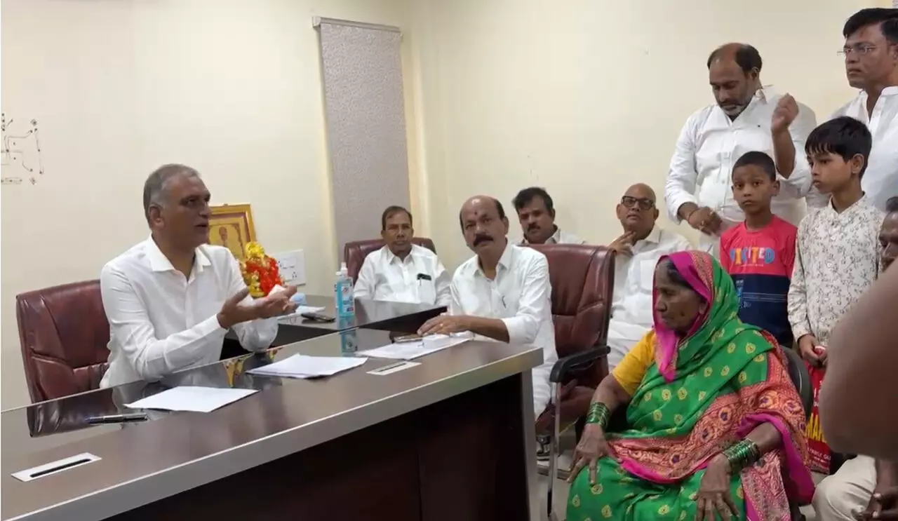 Former Minister Harish Rao : సిగాచి బాధిత కుటంబాలకు అండగా ఉంటాం… Former Minister Harish Rao : సిగాచి బాధిత కుటంబాలకు అండగా ఉంటాం…