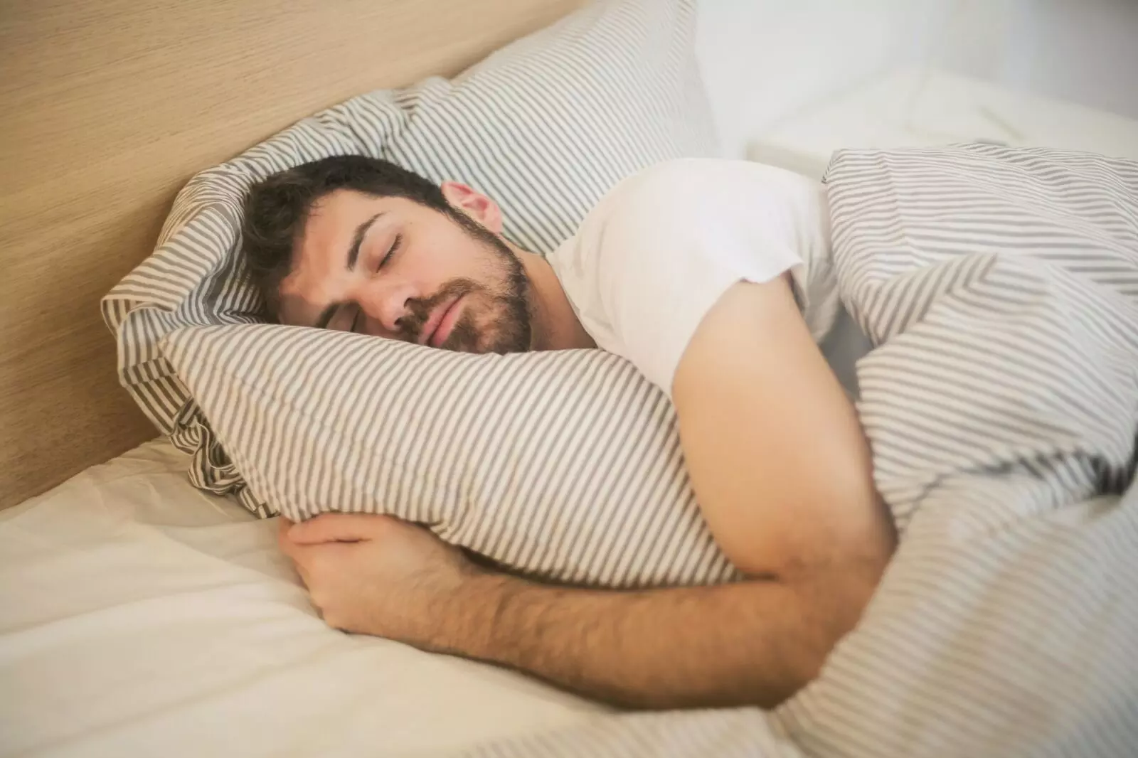 Hours of Sleep a Person Need: మనిషికి ఎన్ని గంటలు నిద్రపోవాలి ? Hours of Sleep a Person Need: మనిషికి ఎన్ని గంటలు నిద్రపోవాలి ?