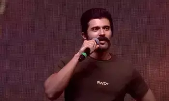 Vijay Deverakonda: ఆ ఎంకన్న సామి దయ ఉంటే.. పోయి టాప్ లో కూసుంటా.. Vijay Deverakonda: ఆ ఎంకన్న సామి దయ ఉంటే.. పోయి టాప్ లో కూసుంటా..