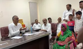 Former Minister Harish Rao : సిగాచి బాధిత కుటంబాలకు అండగా ఉంటాం… Former Minister Harish Rao : సిగాచి బాధిత కుటంబాలకు అండగా ఉంటాం…