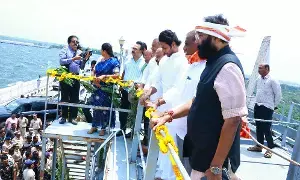 Nagarjuna Sagar : సాగర్ నుంచి నీటిని విడుదల చేసిన మంత్రి ఉత్తమ్ Nagarjuna Sagar : సాగర్ నుంచి నీటిని విడుదల చేసిన మంత్రి ఉత్తమ్