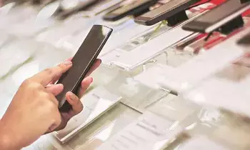 Smartphone : చైనాకు షాక్.. స్మార్ట్ ఫోన్ల ఎగుమతుల్లో డ్రాగన్ కంట్రీని అధిగమించిన భారత్ Smartphone : చైనాకు షాక్.. స్మార్ట్ ఫోన్ల ఎగుమతుల్లో డ్రాగన్ కంట్రీని అధిగమించిన భారత్