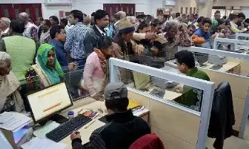 Bank : ఆర్బీఐ కఠిన నిబంధనలు.. బ్యాంకు సిబ్బంది దురుసుగా ప్రవర్తిస్తే ఏం చేయాలి? Bank : ఆర్బీఐ కఠిన నిబంధనలు.. బ్యాంకు సిబ్బంది దురుసుగా ప్రవర్తిస్తే ఏం చేయాలి?