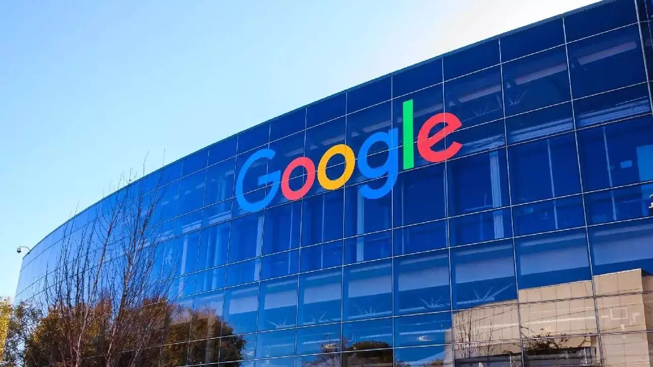 Google : విశాఖలో ఆసియాలోనే అతిపెద్ద డేటా సెంటర్.. రూ.52వేల కోట్లు ఇన్వెస్ట్ చేయనున్న గూగుల్ Google : విశాఖలో ఆసియాలోనే అతిపెద్ద డేటా సెంటర్.. రూ.52వేల కోట్లు ఇన్వెస్ట్ చేయనున్న గూగుల్