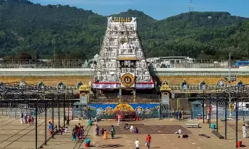 Tirumala Tirupati : తిరుమలలో రీల్స్ చిత్రీకరిస్తే కఠిన చర్యలు Tirumala Tirupati : తిరుమలలో రీల్స్ చిత్రీకరిస్తే కఠిన చర్యలు