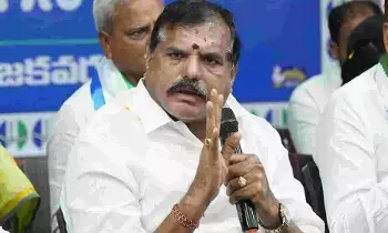 Botcha Satyanarayana : కూటమి ప్రభుత్వం విశాఖను దోపిడీ చేస్తోంది Botcha Satyanarayana : కూటమి ప్రభుత్వం విశాఖను దోపిడీ చేస్తోంది