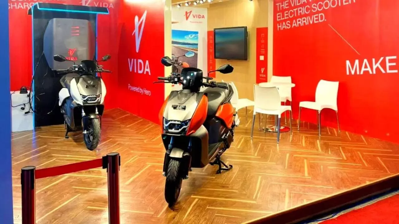 Hero Vida : రికార్డు క్రియేట్ చేసిన హీరో కొత్త స్కూటర్.. జులైలో ప్రత్యర్థులకు చెమటలు పట్టించే సేల్స్ Hero Vida : రికార్డు క్రియేట్ చేసిన హీరో కొత్త స్కూటర్.. జులైలో ప్రత్యర్థులకు చెమటలు పట్టించే సేల్స్