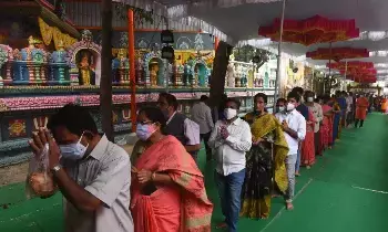 Visiting a Temple: ఆలయానికి వెళ్లినప్పుడు చేయకూడని తప్పులు ఏంటీ? Visiting a Temple: ఆలయానికి వెళ్లినప్పుడు చేయకూడని తప్పులు ఏంటీ?