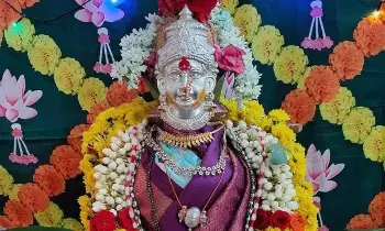 Mangala Gowri Vrat: శ్రావణ మాసంలో ఆచరించే మంగళ గౌరీ వ్రతం ప్రత్యేకతలు తెలుసా...? Mangala Gowri Vrat: శ్రావణ మాసంలో ఆచరించే మంగళ గౌరీ వ్రతం ప్రత్యేకతలు తెలుసా...?