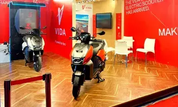 Hero Vida : రికార్డు క్రియేట్ చేసిన హీరో కొత్త స్కూటర్.. జులైలో ప్రత్యర్థులకు చెమటలు పట్టించే సేల్స్ Hero Vida : రికార్డు క్రియేట్ చేసిన హీరో కొత్త స్కూటర్.. జులైలో ప్రత్యర్థులకు చెమటలు పట్టించే సేల్స్