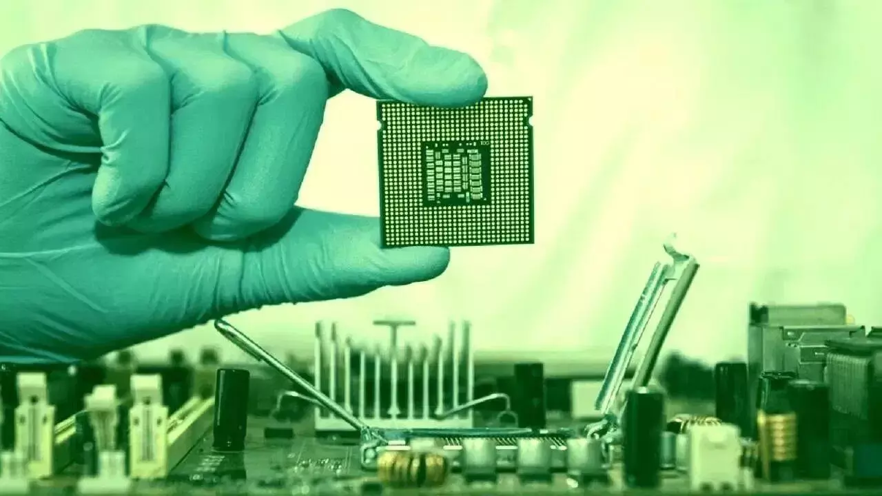 Semiconductor : భారత సెమీకండక్టర్ చిప్ల హవా.. 2030 నాటికి లక్ష కోట్ల డాలర్ల బిజినెస్ Semiconductor : భారత సెమీకండక్టర్ చిప్ల హవా.. 2030 నాటికి లక్ష కోట్ల డాలర్ల బిజినెస్