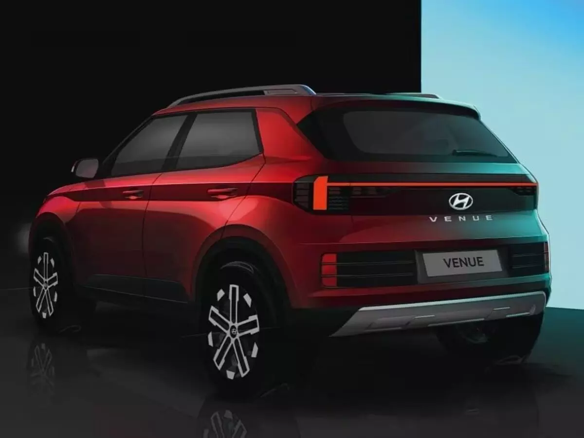 Hyundai Venue : ఈ సారి అదిరిపోయే ఫీచర్లతో దీపావళికి మార్కెట్లోకి కొత్త వెన్యూ