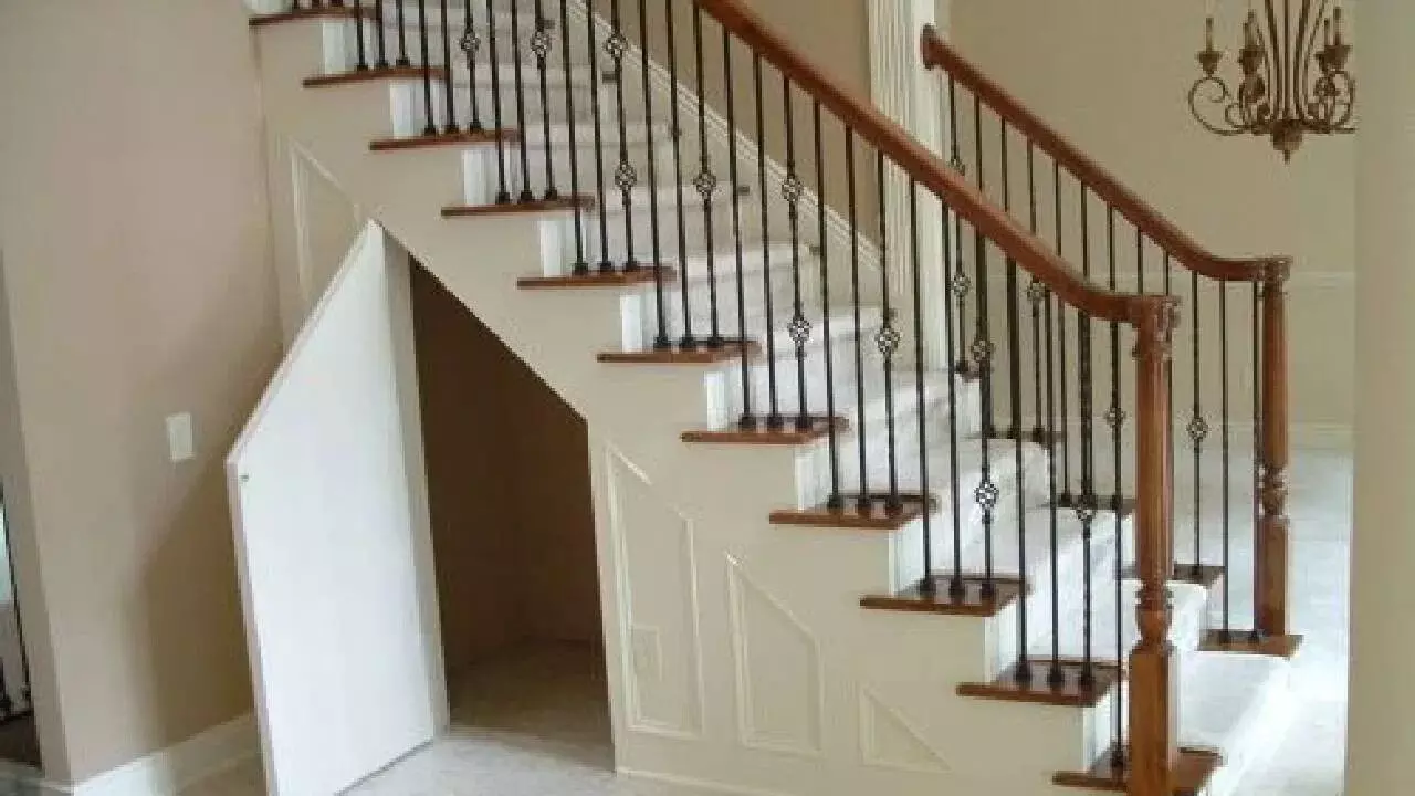 Bathroom Under the Stairs: వాస్తు ప్రకారం మెట్ల కింద బాత్‌రూమ్ ఉంటే ఏం జరుగుతుందో తెలుసా..?