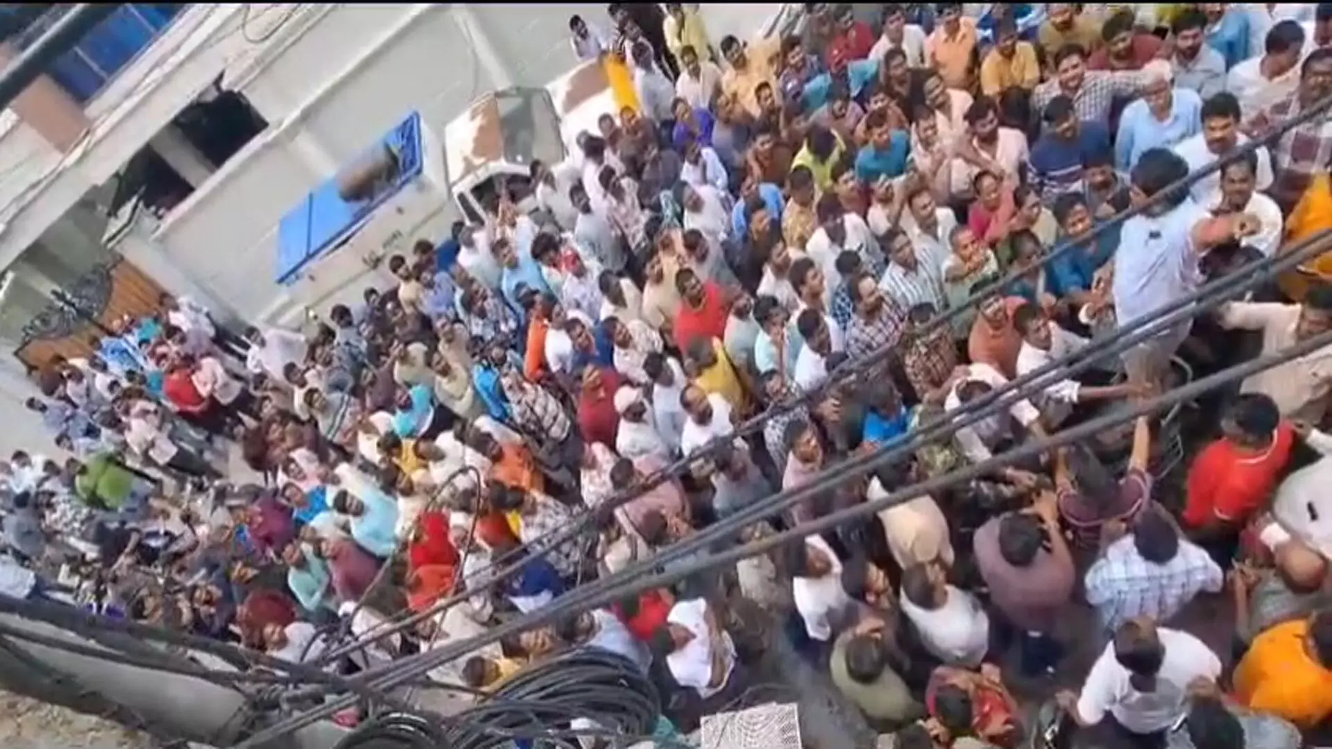 Tollywood Shootings Stalled : తెలుగు సినీ పరిశ్రమలో నిలిచిపోయిన షూటింగులు Tollywood Shootings Stalled : తెలుగు సినీ పరిశ్రమలో నిలిచిపోయిన షూటింగులు