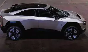 Electric Cars : సింగిల్ ఛార్జ్ తో  వందల కిలోమీటర్లు ప్రయాణించే ఎలక్ట్రిక్ కార్లు ఇవే.. సేఫ్టీలోనూ ఇవి తోపు Electric Cars : సింగిల్ ఛార్జ్ తో  వందల కిలోమీటర్లు ప్రయాణించే ఎలక్ట్రిక్ కార్లు ఇవే.. సేఫ్టీలోనూ ఇవి తోపు