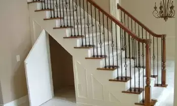 Bathroom Under the Stairs: వాస్తు ప్రకారం మెట్ల కింద బాత్‌రూమ్ ఉంటే ఏం జరుగుతుందో తెలుసా..?