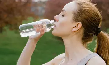 Drink Too Much Water: అతిగా నీళ్లు తాగితే ఏమవుతుంది.? Drink Too Much Water: అతిగా నీళ్లు తాగితే ఏమవుతుంది.?