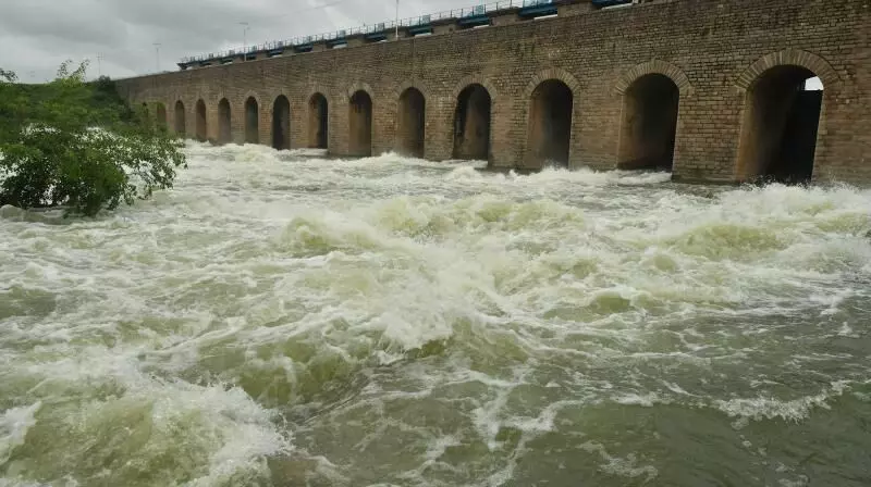 హైదరాబాద్ జంట జలాశయాలకు జలకళ హైదరాబాద్ జంట జలాశయాలకు జలకళ