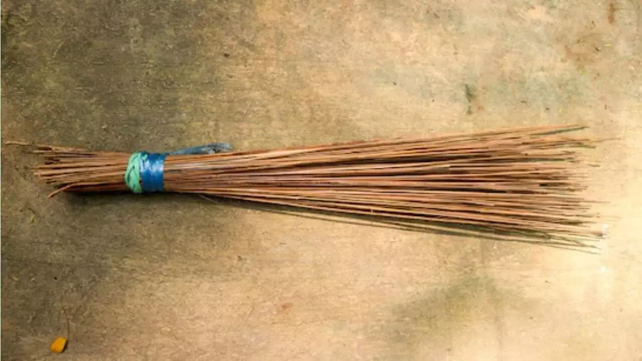 New Broom: కొత్త చీపురు కొంటున్నారా..? ఈ తప్పులు చేస్తే లక్ష్మీదేవి ఆగ్రహానికి గురవుతారు