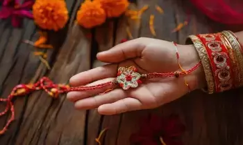 Tying Rakhi: రాఖీ కట్టేటప్పుడు ఈ తప్పులు అస్సలు చేయకండి. Tying Rakhi: రాఖీ కట్టేటప్పుడు ఈ తప్పులు అస్సలు చేయకండి.