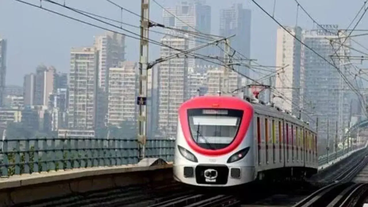 Metro : రికార్డు క్రియేట్ చేసిన మెట్రో.. ప్రతి రోజూ 1.12కోట్ల మంది ప్రయాణం Metro : రికార్డు క్రియేట్ చేసిన మెట్రో.. ప్రతి రోజూ 1.12కోట్ల మంది ప్రయాణం