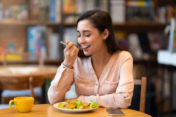 Eating Slowly vs Eating Quickly: నెమ్మదిగా తినడం vs త్వరగా తినడం ... ఆరోగ్యానికి ఏది మంచిది?