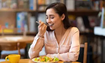 Eating Slowly vs Eating Quickly: నెమ్మదిగా తినడం vs త్వరగా తినడం ... ఆరోగ్యానికి ఏది మంచిది? Eating Slowly vs Eating Quickly: నెమ్మదిగా తినడం vs త్వరగా తినడం ... ఆరోగ్యానికి ఏది మంచిది?