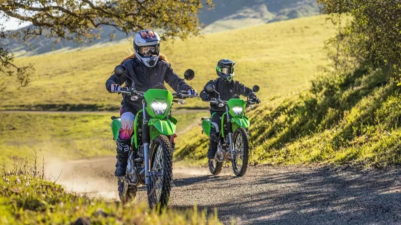 Kawasaki KLX 230 : హీరో ఎక్స్పల్స్కు పోటీగా రూ.1.30 లక్షలు తగ్గించిన కావాసాకి బైక్ Kawasaki KLX 230 : హీరో ఎక్స్పల్స్కు పోటీగా రూ.1.30 లక్షలు తగ్గించిన కావాసాకి బైక్