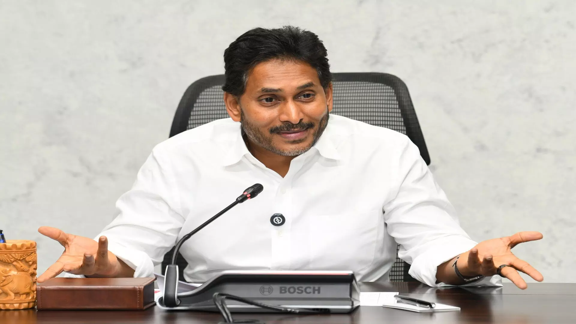 YS Jagan : రాహుల్‌, చంద్రబాబు, రేవంత్‌లు హాట్‌లైన్లో టచ్‌లో ఉంటారు