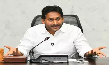 YS Jagan : రాహుల్, చంద్రబాబు, రేవంత్లు హాట్లైన్లో టచ్లో ఉంటారు YS Jagan : రాహుల్, చంద్రబాబు, రేవంత్లు హాట్లైన్లో టచ్లో ఉంటారు