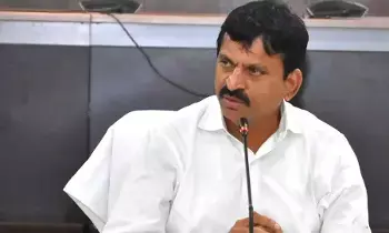 జిల్లా కలెక్టర్లతో మంత్రి పొంగులేటి వీడియో కాన్ఫరెన్స్ జిల్లా కలెక్టర్లతో మంత్రి పొంగులేటి వీడియో కాన్ఫరెన్స్