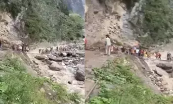 జమ్మూకాశ్మీర్లో క్లౌడ్ బరెస్ట్ కారణంగా ఆకస్మిక వరదలు జమ్మూకాశ్మీర్లో క్లౌడ్ బరెస్ట్ కారణంగా ఆకస్మిక వరదలు