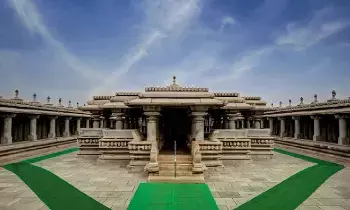 Krishna Temples: కృష్ణాష్టమికి తప్పక సందర్శించాల్సిన కృష్ణ దేవాలయాలు ఇవే.. Krishna Temples: కృష్ణాష్టమికి తప్పక సందర్శించాల్సిన కృష్ణ దేవాలయాలు ఇవే..