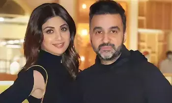 Shilpa Shetty : రూ.60కోట్ల మోసం కేసులో ఇరుక్కున్న శిల్పా శెట్టి, రాజ్ కుంద్రా.. అసలేం జరిగిందంటే ? Shilpa Shetty : రూ.60కోట్ల మోసం కేసులో ఇరుక్కున్న శిల్పా శెట్టి, రాజ్ కుంద్రా.. అసలేం జరిగిందంటే ?