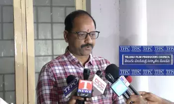 సంప్రదింపుల పేరుతో నిర్మాతలు కాలయాపన చేస్తున్నారు సంప్రదింపుల పేరుతో నిర్మాతలు కాలయాపన చేస్తున్నారు